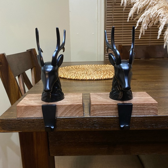 Stocking holders - Picture 2 of 5